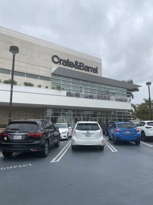 Crate & Barrel by null