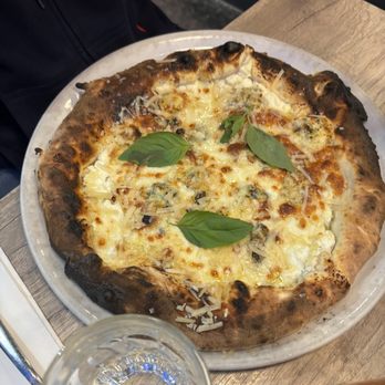 Iovine's - 4 cheese pizza ... - Pizza Near Me - Paris, 75 Iovine's - 4 cheese pizza ... - Pizza Near Me - Paris, 75