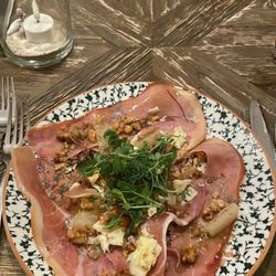 Restaurant Esszimmer - Carpaccio Holsteiner Schinken / Birne / Deichkäse / Walnus