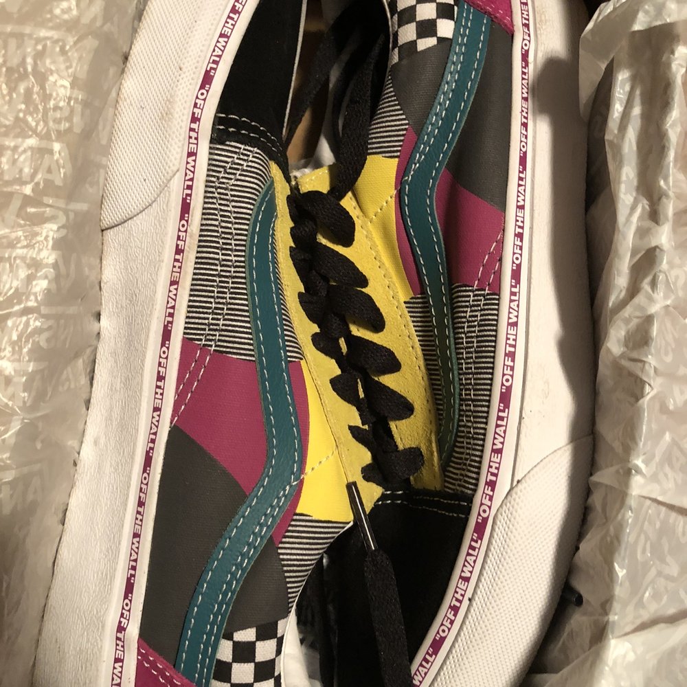 Foot Locker - Clearly worn shoes, stored for resale. - Shoe Stores Near Me - San Antonio, Texas Foot Locker - Clearly worn shoes, stored for resale. - Shoe Stores Near Me - San Antonio, Texas