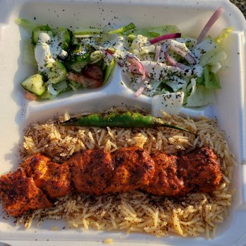 Zaitoun Kabob - Tandoori chicken with rice, salad and Naan bread - Halal Near Me - Toronto, Ontario