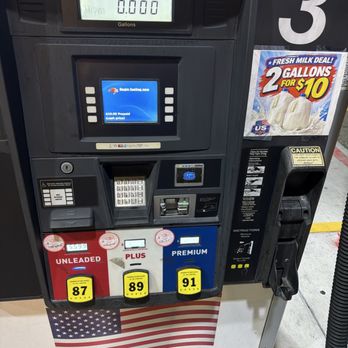 US Gas - Gas pump with their price - Gas Stations Near Me - San Leandro, California US Gas - Gas pump with their price - Gas Stations Near Me - San Leandro, California