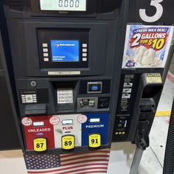 US Gas - Gas pump with their price