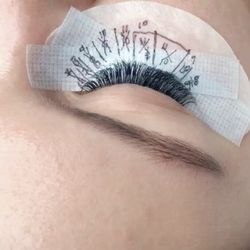 Lindsi Lashes - Volume Lashes