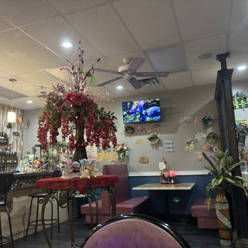 Ling's Asian Cuisine - Restaurant decor - Vietnamese Near Me - Omaha, Nebraska Ling's Asian Cuisine - Restaurant decor - Vietnamese Near Me - Omaha, Nebraska