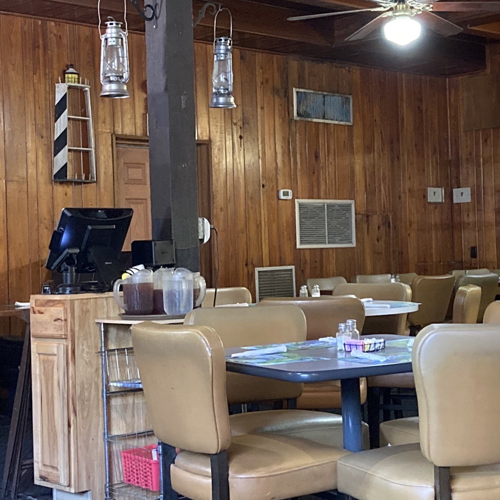 Lighthouse Restaurant - the dining area of the restaurant - Seafood Near Me - Fanning Springs, Florida Lighthouse Restaurant - the dining area of the restaurant - Seafood Near Me - Fanning Springs, Florida
