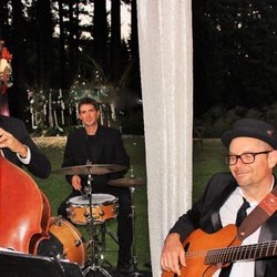 Steve Ezzo Entertainment - Guitar, upright bass and drums trio