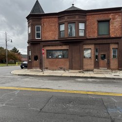 Rocky's - Restaurant Front