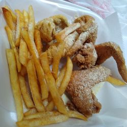 3 wing sets, whiting and fries