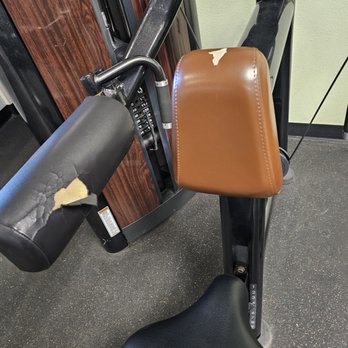 TruFit Gym - worn and torn old equipment - Gyms Near Me - Midland, Texas TruFit Gym - worn and torn old equipment - Gyms Near Me - Midland, Texas