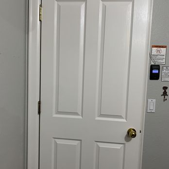 Da-Vinci Painting & Construction - Freshly painted door - Painters Near Me - Clackamas, Oregon