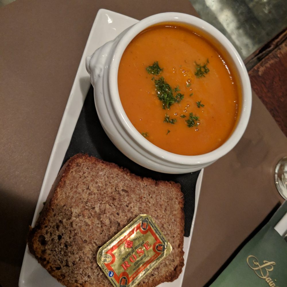 Delaney's - Tomato and carrot soup with Irish bread - Irish Pub Near Me - Bruges, VWV Delaney's - Tomato and carrot soup with Irish bread - Irish Pub Near Me - Bruges, VWV