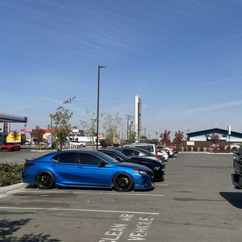 Houston TX Hot Chicken - Parking lot looking north to Rosedale Hwy - Chicken Shop Near Me - Bakersfield, California Houston TX Hot Chicken - Parking lot looking north to Rosedale Hwy - Chicken Shop Near Me - Bakersfield, California