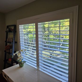 Vineyard Blind & Shutter - Master bedroom window, side view - Shades & Blinds Near Me