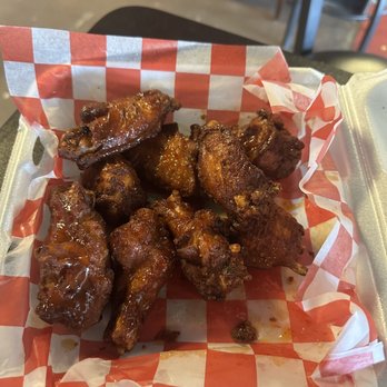 Buster's Brick House Pizza - Habanero wings - Pizza Near Me - Panama City Beach, Florida Buster's Brick House Pizza - Habanero wings - Pizza Near Me - Panama City Beach, Florida