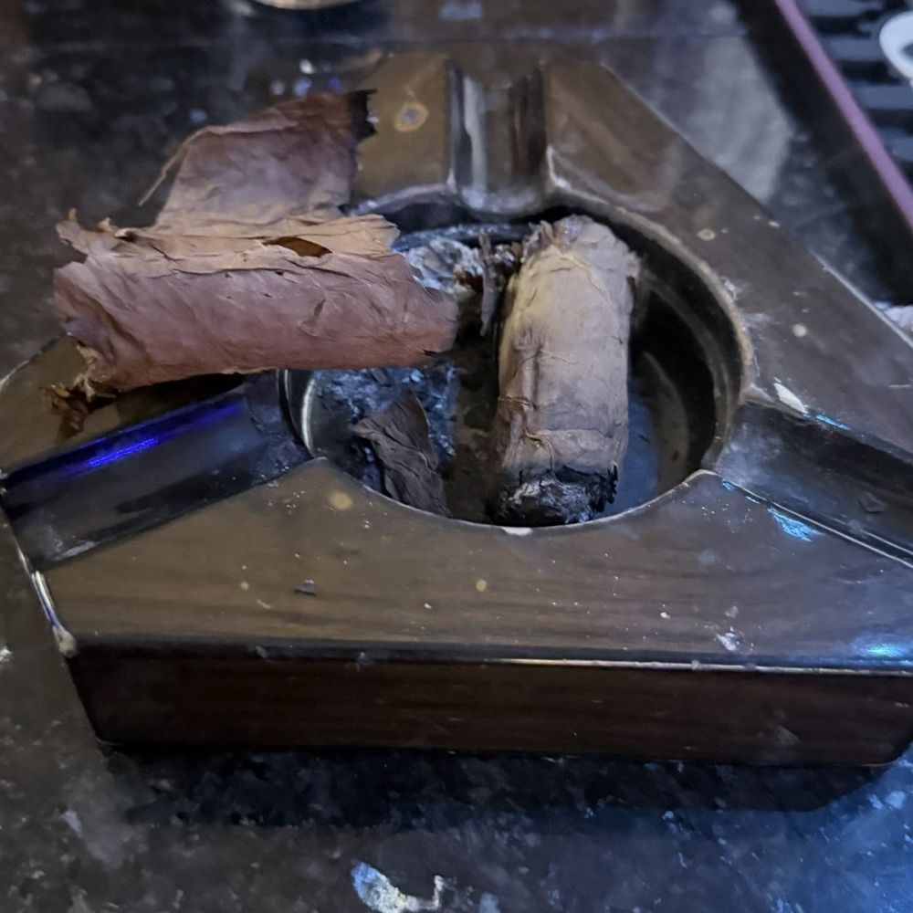 That's 1 cigar that broke into 2 That's 1 cigar that broke into 2