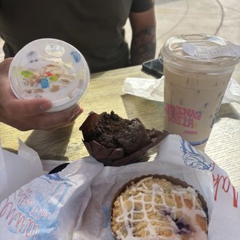Makenna Koffee - Lemon blueberry muffin Chocolate muffin The Lucky Charm North Shore - Bagels Near Me - Valencia, California Makenna Koffee - Lemon blueberry muffin Chocolate muffin The Lucky Charm North Shore - Bagels Near Me - Valencia, California