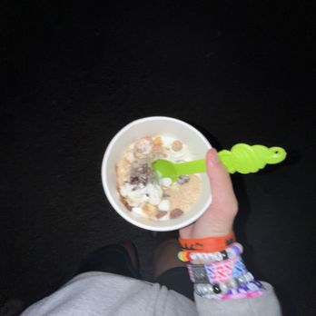 Menchie's - frozen yogurt with cheesecake bites,chocolate turtles,chocolate,grand cracker dust,marshmallow fluff,cookie dough bites - Ice Cream & Frozen Yogurt Near Me - Wesley Chapel, Florida