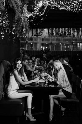 Deluxe Fun Dining by null