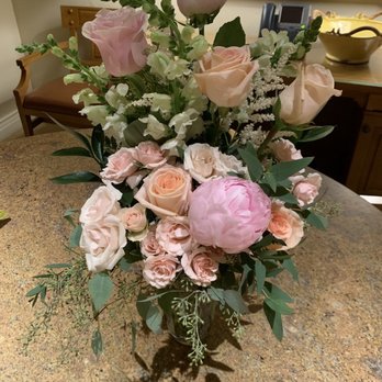 Sarah's Flowers - Centerpiece - Florists Near Me - Fullerton, California