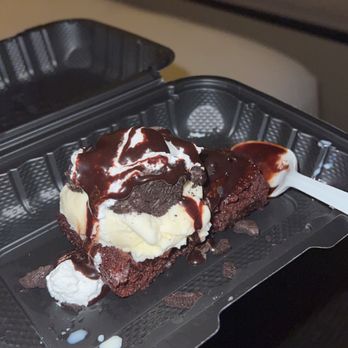 Strap Tank Brewery - Brownie Sundae - New American Near Me - Lehi, Utah Strap Tank Brewery - Brownie Sundae - New American Near Me - Lehi, Utah