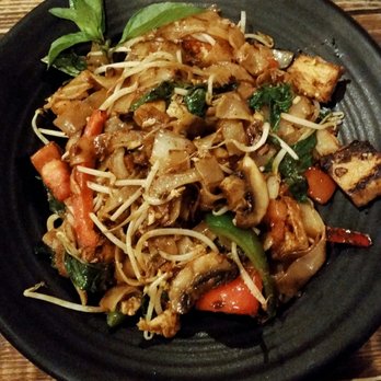Sip Saam Thai - Drunken noodles with Tofu.... Delicious!!! - Thai Near Me - Austin, Texas Sip Saam Thai - Drunken noodles with Tofu.... Delicious!!! - Thai Near Me - Austin, Texas