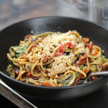 Black Pearl Ann Arbor - Vegetarian Pistachio Pesto Pasta ($20) - Linguini, pistachio pesto, confit garlic, peas, roasted peppers, spinach, parmesan, parsley - Seafood Near Me - Ann Arbor, Michigan Black Pearl Ann Arbor - Vegetarian Pistachio Pesto Pasta ($20) - Linguini, pistachio pesto, confit garlic, peas, roasted peppers, spinach, parmesan, parsley - Seafood Near Me - Ann Arbor, Michigan