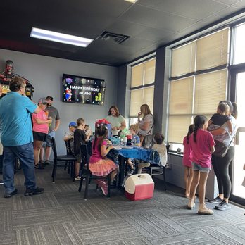 Pixel Planet - Eating cupcakes. - Arcades Near Me - Taylorsville, Kentucky
