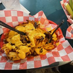 Sporty's Wing Shack & Smokehouse - Chili cheese fries