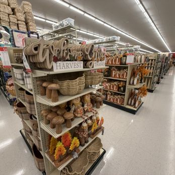 Hobby Lobby - Aisles are full of great arts and crafts materials! - Movers Near Me - Jacksonville, Florida Hobby Lobby - Aisles are full of great arts and crafts materials! - Movers Near Me - Jacksonville, Florida