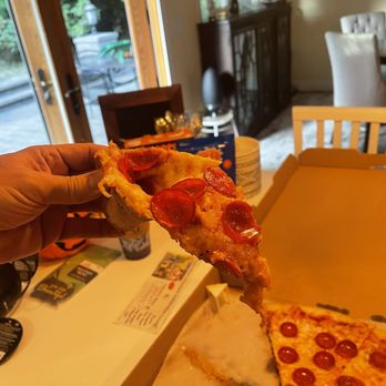 Spiro's Pizza and Pasta - Nice fold on this thin crust. Missing the drip of oil that would have made this the perfect NY slice but pretty good for Poulsbo. - Pizza Near Me - Silverdale, Washington