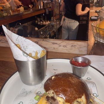 The Parkgate - Cheeseburger half mauled cause I couldn't wait - Bars Near Me - New York, New York