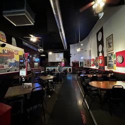 Gaslight Pizza & Grill - Seating area