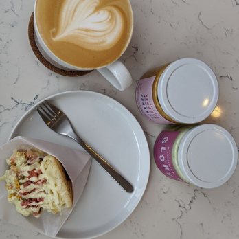 Pomarosa Coffee Shop & Kitchen - Venezuelan Near Me - Toronto, Ontario