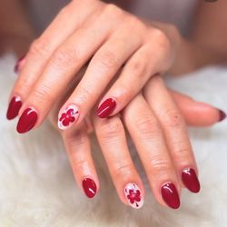 Alexa’s Nail Lounge - Hand painted flowers