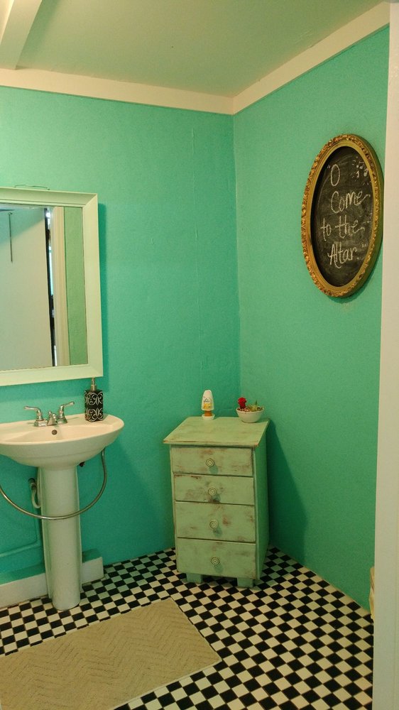 HairSpray Salon Logo