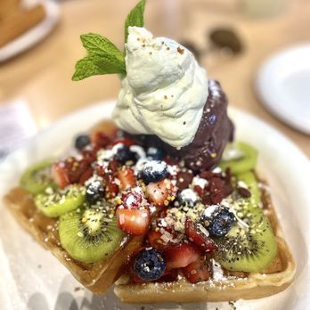 Waffle and Berry - Waffles Near Me - Honolulu, Hawaii