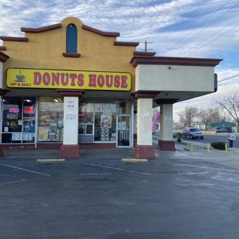 10th and I Donut House - the front of the building - Donuts Near Me - Lancaster, California 10th and I Donut House - the front of the building - Donuts Near Me - Lancaster, California