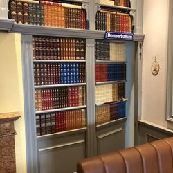 Hotel und Restaurant Herr Ober - Cooler Eingang zum "Klo"