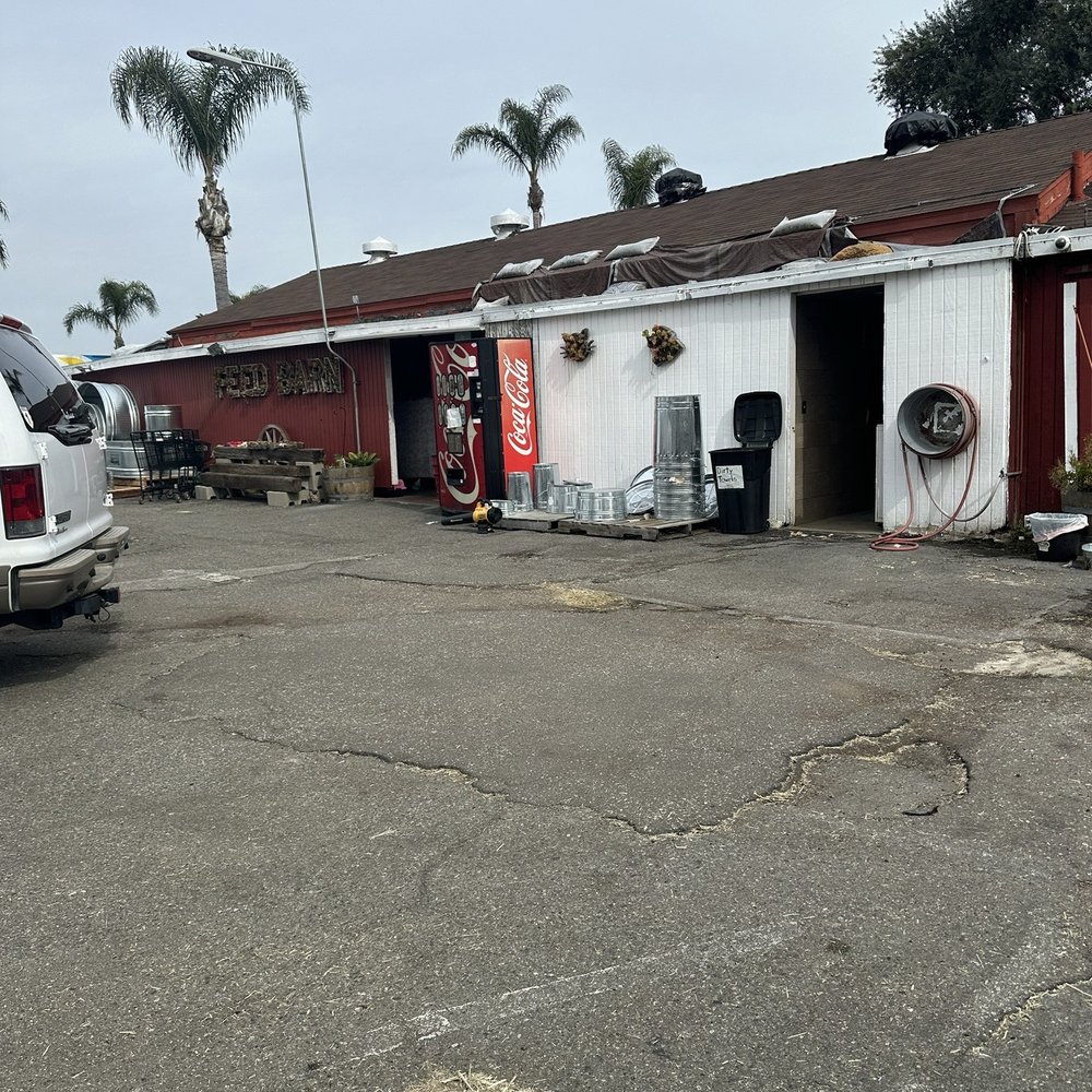 Feed Barn - Dog wash area - Pet Services Near Me - Capistrano Beach, California Feed Barn - Dog wash area - Pet Services Near Me - Capistrano Beach, California