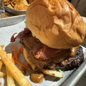 10 Barrel Brewing - Peanut Butter Bacon Burger - Breweries Near Me - Boise, Idaho 10 Barrel Brewing - Peanut Butter Bacon Burger - Breweries Near Me - Boise, Idaho