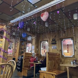 UpTown Grill - Valentine's Day, decorations, hubby's dinner of hamburger steak and mashed w/ gravy, my dinner -beef stroganoff, garlic toast