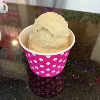 Big Love - Salted Caramel and vanilla - Ice Cream & Frozen Yogurt Near Me - Santa Monica, California