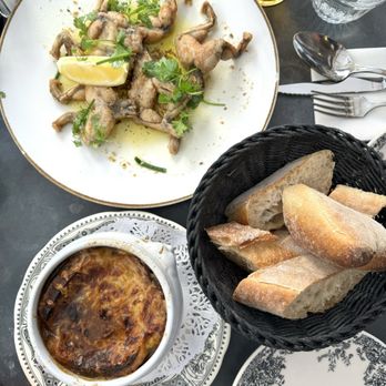 Les Antiquaires - Frog legs + onion soup - Bistros Near Me - Paris, 75 Les Antiquaires - Frog legs + onion soup - Bistros Near Me - Paris, 75