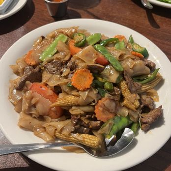 Flying Tiger Thai Restaurant - Pad khi mao with beef - Thai Near Me - Castle Hills, Texas