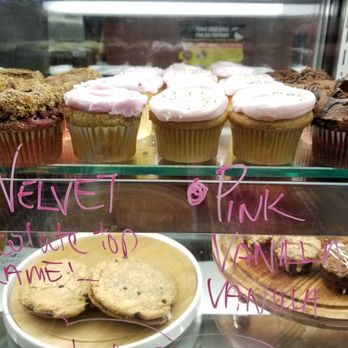 Georgia's Bakery - Pink vanilla vanilla cupcake $5.50 - Desserts Near Me - New York, New York Georgia's Bakery - Pink vanilla vanilla cupcake $5.50 - Desserts Near Me - New York, New York