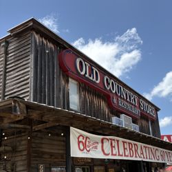 Brooks Shaw's Old Country Store - Outside