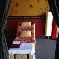 Pure Time Massage - A very relax and quite place where you can go.