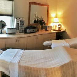 Guiding Wellness Institute - Couple's Massage