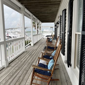 City Kitchen - Outside porch - New American Near Me - Beaufort, North Carolina